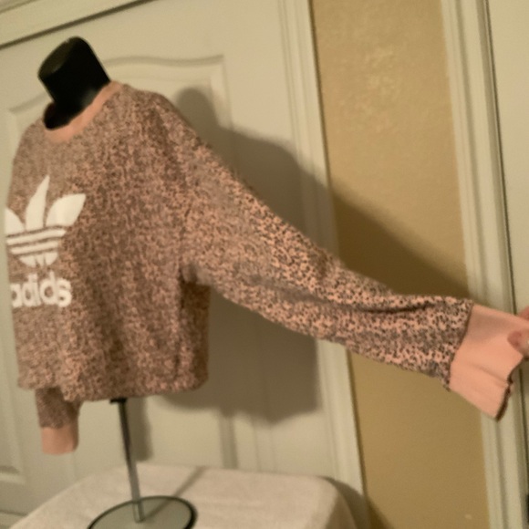 Pink Cropped Long Sleeve Sweatshirt with Relaxed Fit - Picture 3 of 10